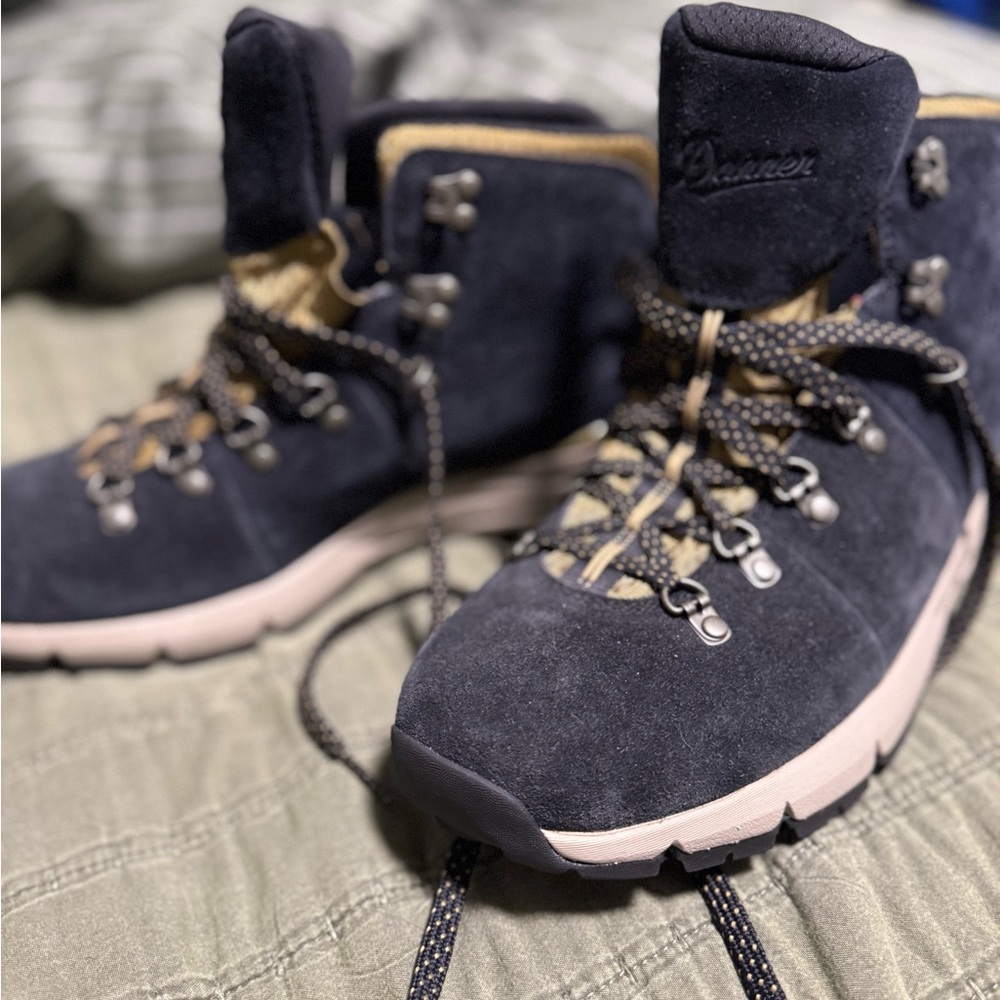 Danner Mountain 600 size 10D - Picture 6 of 6